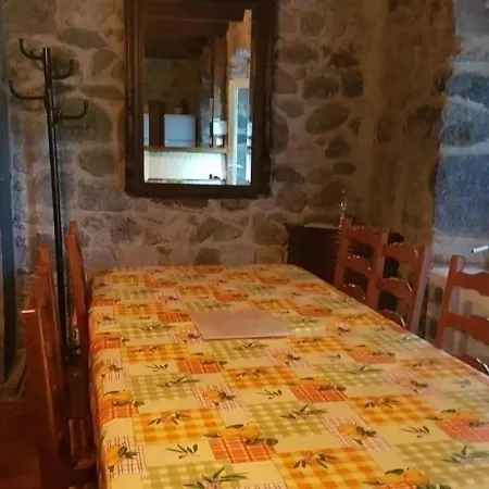 Maison Murol, 4 Pieces, 6 Personnes - Fr-1-395-45 Vakantiehuis *