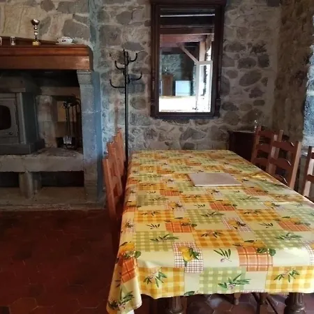 Maison Murol, 4 Pieces, 6 Personnes - Fr-1-395-45 Vakantiehuis Murol